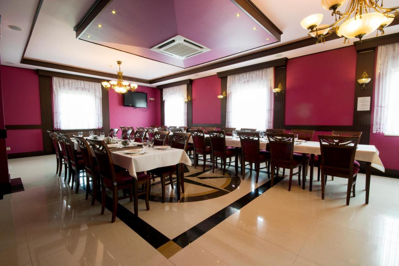 Bed & Breakfast Dworek Magnat 3*