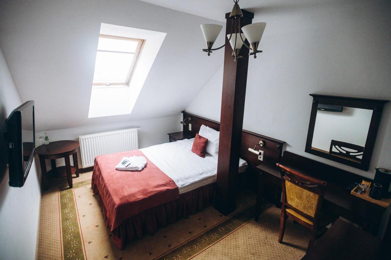 Bed & Breakfast Dworek Magnat Modlniczka