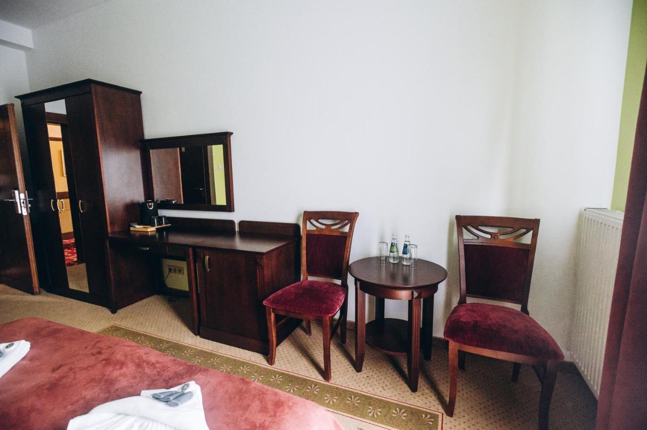 Bed & Breakfast Dworek Magnat Modlniczka
