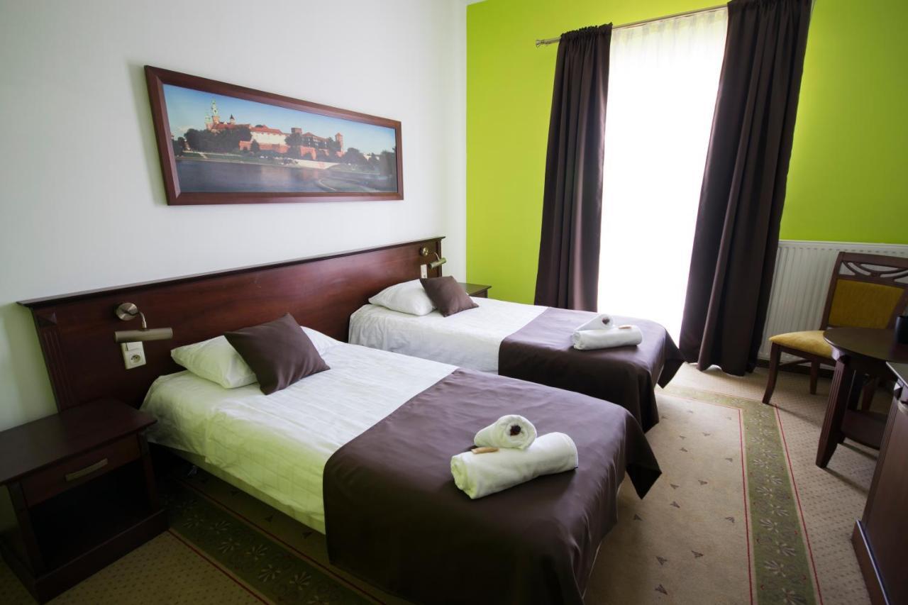 Bed & Breakfast Dworek Magnat 3*