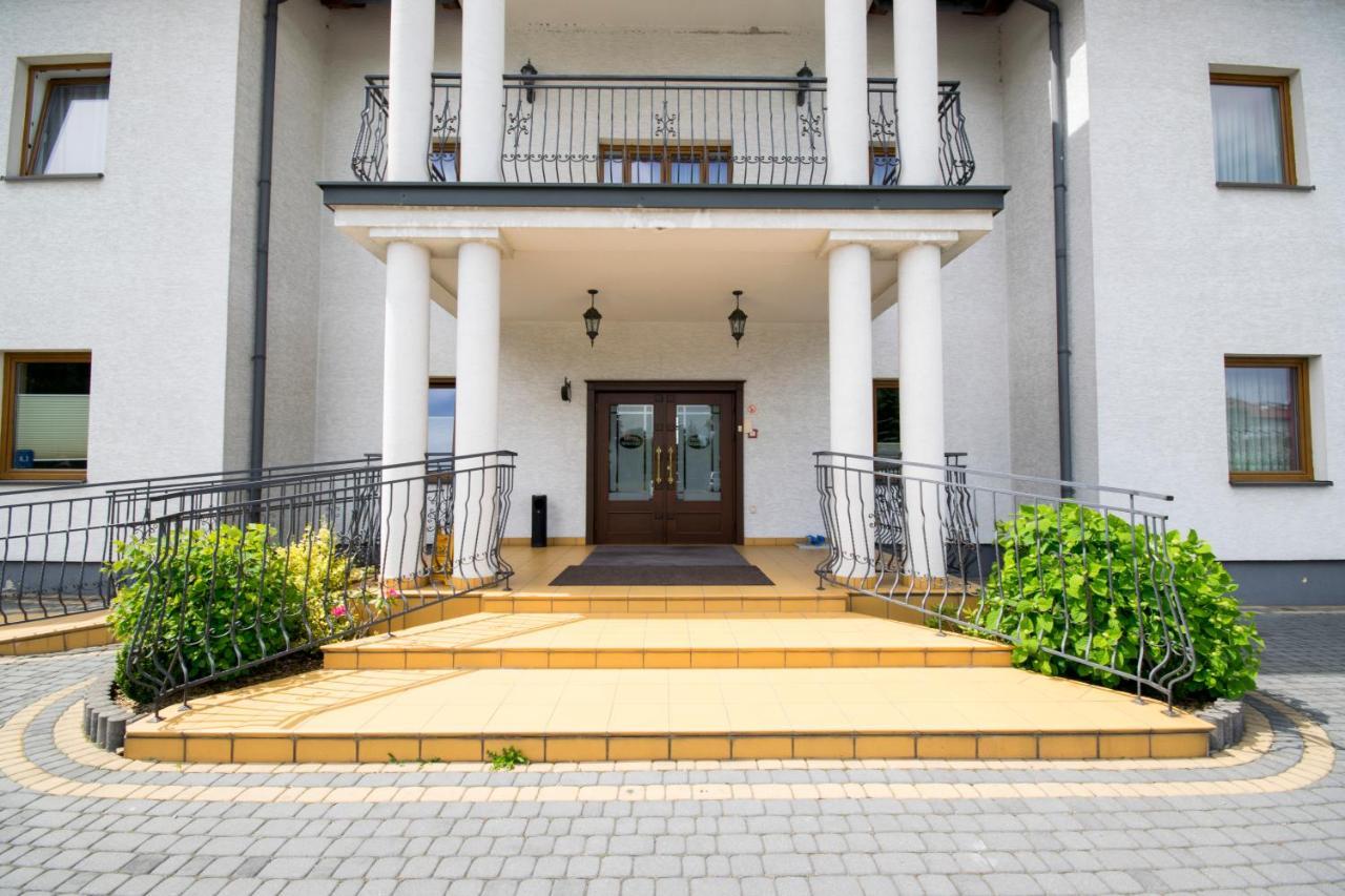 Bed & Breakfast Dworek Magnat Modlniczka